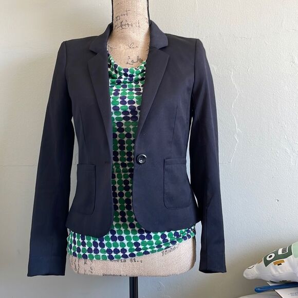 EUC! Black One Button Blazer with Front Pockets by Divided/H&M - Picture 1 of 6